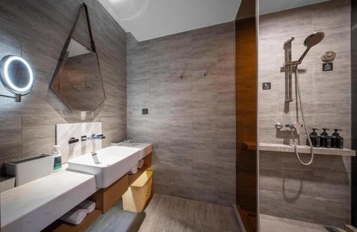 Shuangliu District Hotel | Atour Hotel Chengdu Huayang Metro Station