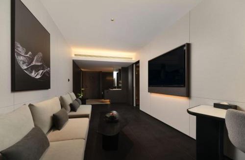 Chenghua Hotel | Atour hotel Chengdu MixC Shuangqiao Road Metro Station