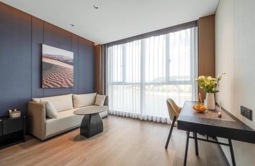 Pailou Hotel | Atour Hotel Chongqing Wanzhou Wanda Beibin Avenue