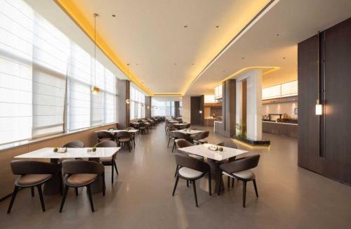 Xinghai Commercial Area Hotel | Atour Hotel Dalian Xinghai Square Convention and Exhibition Center Metro Station