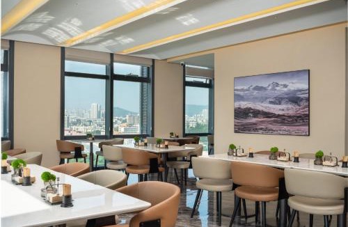Ganjingzi Hotel | Atour Hotel Dalian Xinghaiwan Bridge Gaoxin Wanda Plaza with Sea View