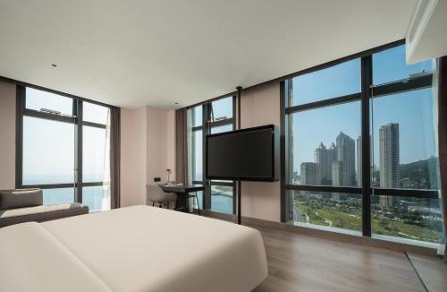 Ganjingzi Hotel | Atour Hotel Dalian Xinghaiwan Bridge Gaoxin Wanda Plaza with Sea View