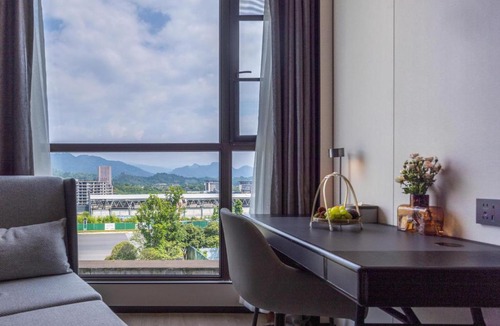 Emeishan Hotel | Atour Hotel Emeishan Railway Station Exiu Lake
