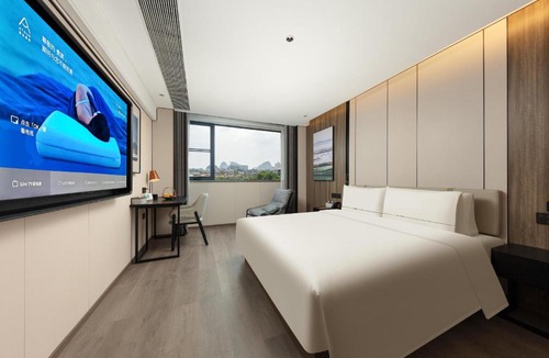 Guilin City Centre Hotel | Atour Hotel Guilin Elephant Trunk Hill Sun and Moon Twin Pagodas