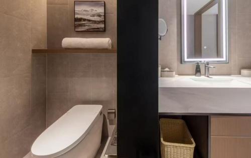 Haining Hotel | Atour Hotel Haining Xiashalan Park
