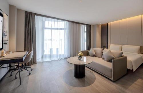Haining Hotel | Atour Hotel Haining Xiashalan Park