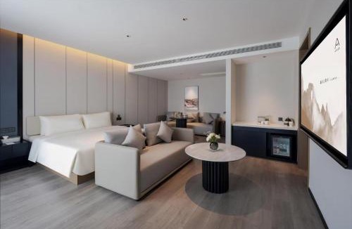 Haining Hotel | Atour Hotel Haining Xiashalan Park