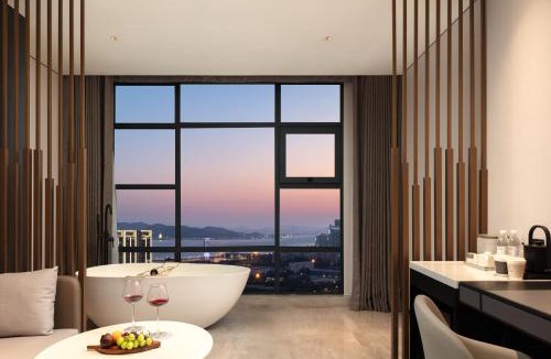 Longhu Qu Hotel | Atour Hotel, Hanjiang Road, Zhuangang New Town, Shantou