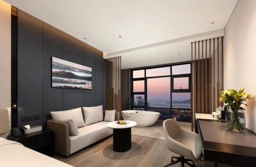 Longhu Qu Hotel | Atour Hotel, Hanjiang Road, Zhuangang New Town, Shantou