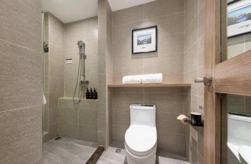 Baohe Hotel | Atour Hotel Hefei Binhu Weizhou Avenue