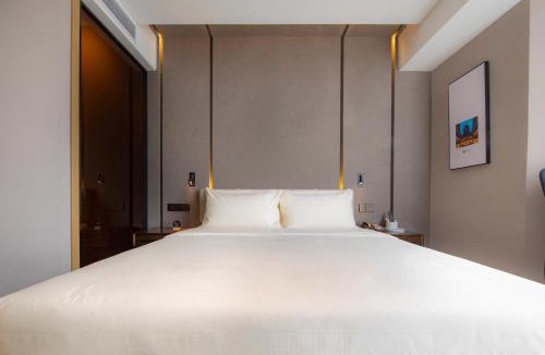 Changhuai Subdistrict Hotel | Atour Hotel Hefei Huaihe Road Pedestrian Street Guangming Road Subway Station