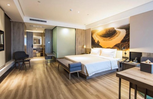 Houma Hotel | Atour Hotel (Houma Xintian Square)
