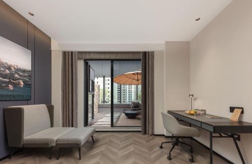 Kunshan Hotel | Atour Hotel Kunshan Huqiao Huaxi Park Subway Station