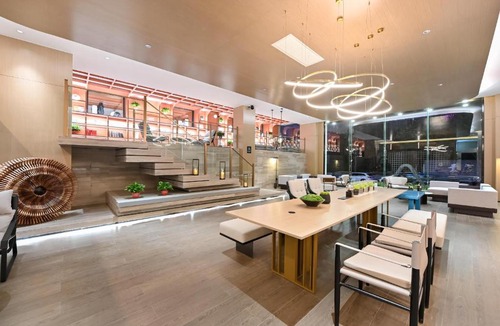 Fengshan Subdistrict Hotel | Atour Hotel Luliang Central Park