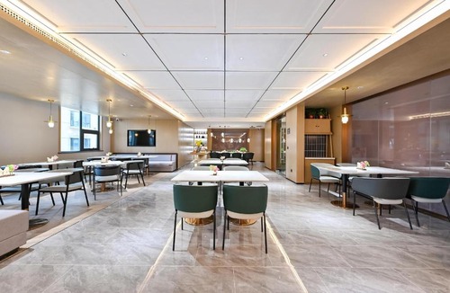 Fengshan Subdistrict Hotel | Atour Hotel Luliang Central Park