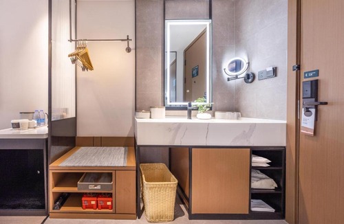 Jiangyang District Hotel | Atour Hotel Luzhou Finance Centre