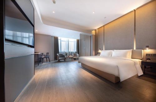 Jingdongzhen Hotel | Atour Hotel Nanchang Aixi Lake