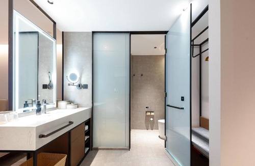 Dongxing District Hotel | Atour Hotel Neijiang North Railway Station Chuanhua Plaza