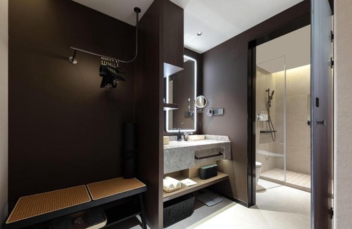 Haishu Hotel | Atour Hotel Ningbo Railway Station Tianyige Moon Lake