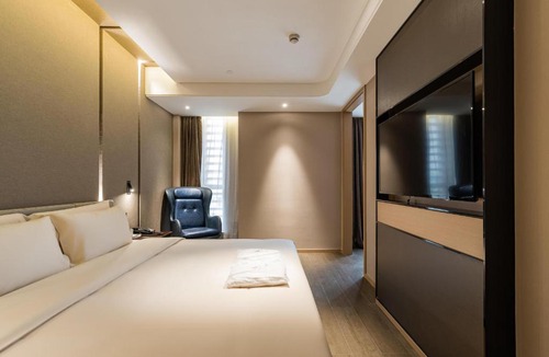 Zhonggongmiao Hotel | Atour Hotel Ningbo Yinzhou Wanda Mingzhouli