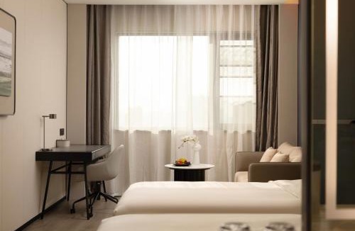 Zhenhai District Hotel | Atour Hotel Ningbo Zhenhai Fengyuan Metro Station