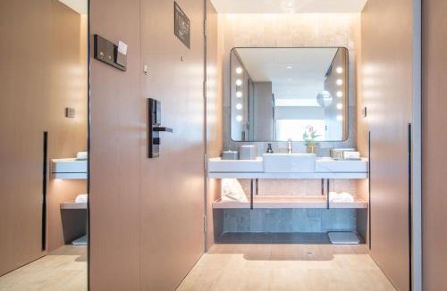 Qingdao City Center Hotel | Atour Hotel Qingdao May Fourth Square Hisense Plaza