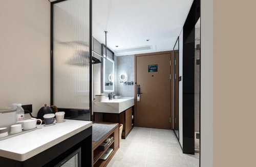 Jinjiang Hotel | Atour Hotel Quanzhou Nan'an Shuitou Anping Bridge