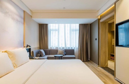 Xinzhou District Hotel | Atour Hotel Shangrao Central Square