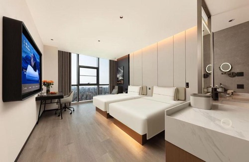 Weiting Hotel | Atour Hotel Suzhou Industrial Park Fengting Avenue