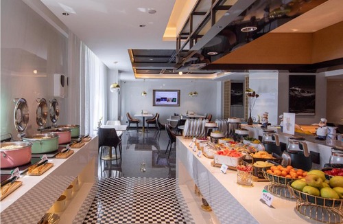 Ergong Hotel | Atour Hotel Urumqi Airport Degang Wanda