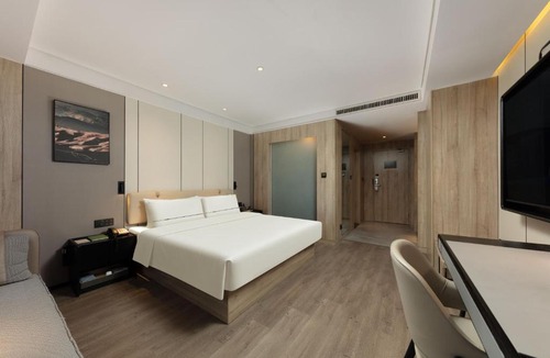 Guanshanhu District Hotel | Atour Hotel West Plaza of Guiyang North Railway Station