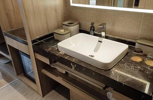 Hongshan Hotel | Atour Hotel Wuhan East Railway Station Optics Valley High-tech