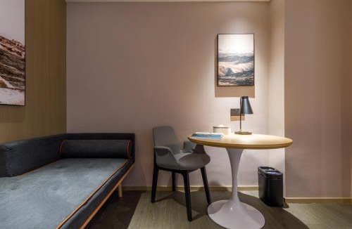 Jiang Han Hotel | Atour Hotel Wuhan Hankou Railway Station South Plaza