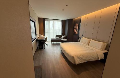 Jiangxia Qu Hotel | Atour Hotel Wuhan Hidden Dragon Island Hubei University of Economics