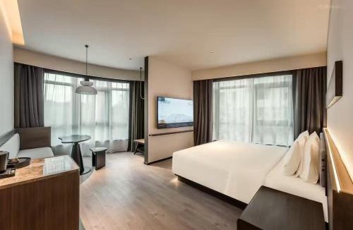 Bin Hu District Hotel | Atour Hotel Wuxi Changguangxi Stream Jiangnan University Town