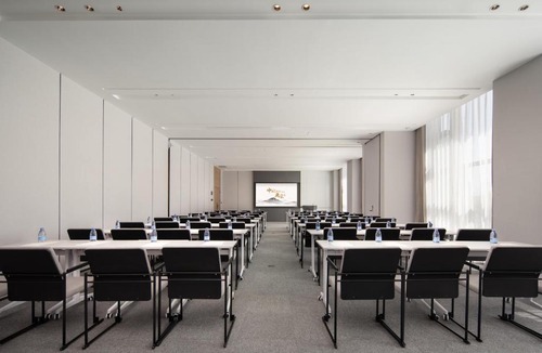 Lishixia Hotel | Atour Hotel Wuxi East Station Yingyuehu Park Metro Station