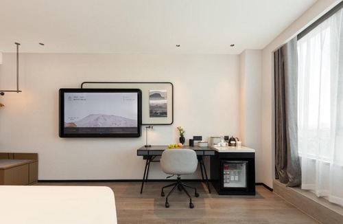 Bin Hu District Hotel | Atour Hotel Wuxi Nianhuawan Mashan Taihu Li Neighbourhood Center