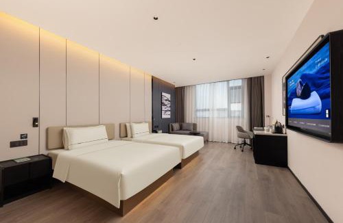 Bin Hu District Hotel | Atour Hotel Wuxi Yuantouzhu Scenic Area Plum Garden Taihu Lake New Light