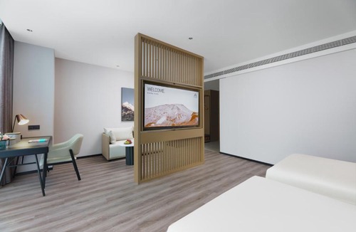 Chang'an District Hotel | Atour Hotel Xi'an Fengdongsi Road Center