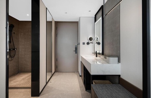 Liangshan Yi Hotel | Atour Hotel Xichang Qionghai Wetland Park Aerospace Avenue