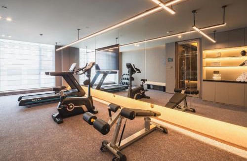 Weihai Hotel | Atour Hotel Xingfu Gate Weihai City