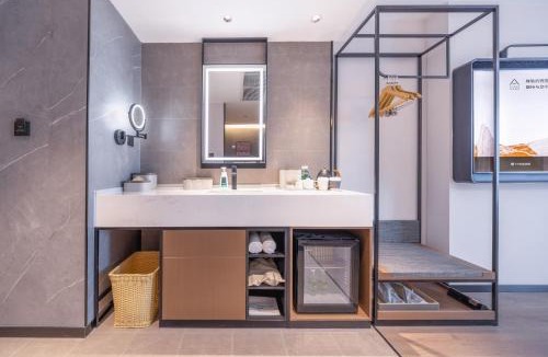 Wuhan Hotel | Atour Hotel Yangchun Lake Wuhan High Speed Rail Station