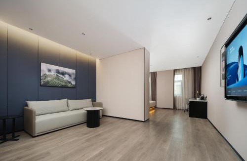 Yanji City Centre Hotel | Atour Hotel Yanji Yanbian University's famous Pear Blossom Road