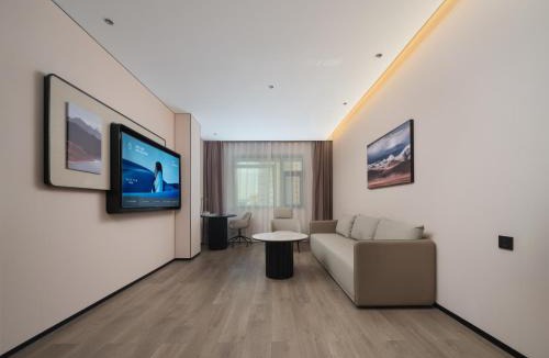 Yanji City Centre Hotel | Atour Hotel Yanji Yanbian University's famous Pear Blossom Road