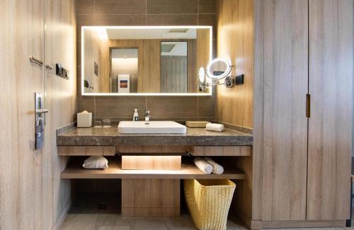 Laishan Hotel | Atour Hotel Yantai South Station Yingchun Street