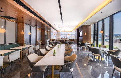Cuiping District Hotel | Atour Hotel Yibin Lingang University Town Convention and Exhibition Center