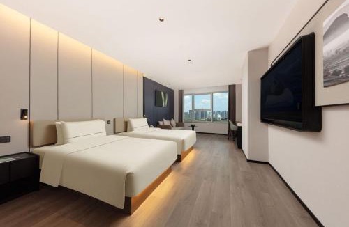 Yiwu Hotel | Atour Hotel Yiwu's Heart Xiuhu Park