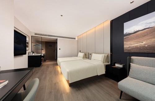 Yiwu Hotel | Atour Hotel Yiwu's Heart Xiuhu Park