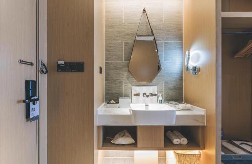 Xiashan District Hotel | Atour Hotel Zhanjiang Renmin Avenue Dingsheng Plaza