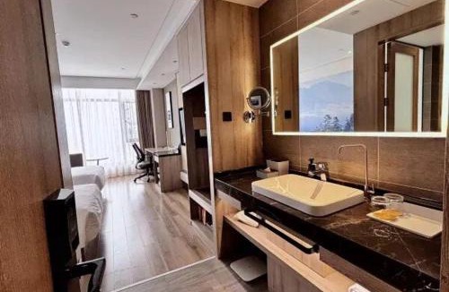 Huayuan Road Area Hotel | Atour Hotel Zhengzhou Jinshui Road, Henan Provincial People Hospital